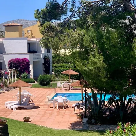 Апартаменти Sunny Spacious Family In *